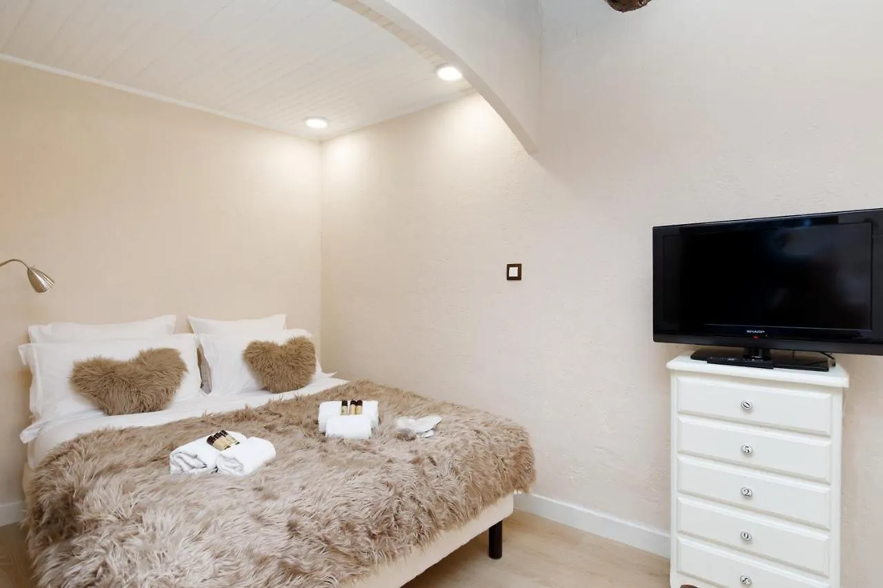 Panisse Yourhosthelper Cannes