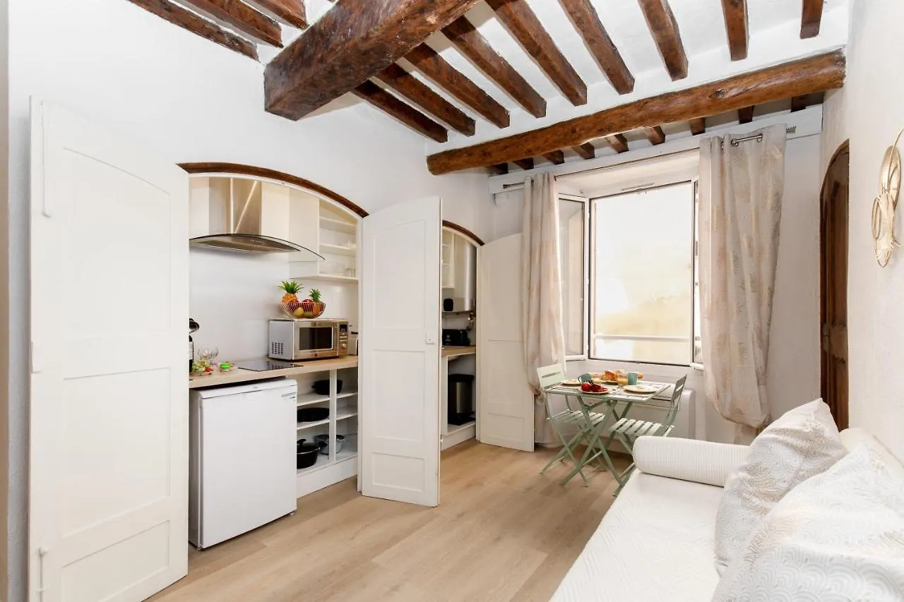 Panisse Yourhosthelper Cannes
