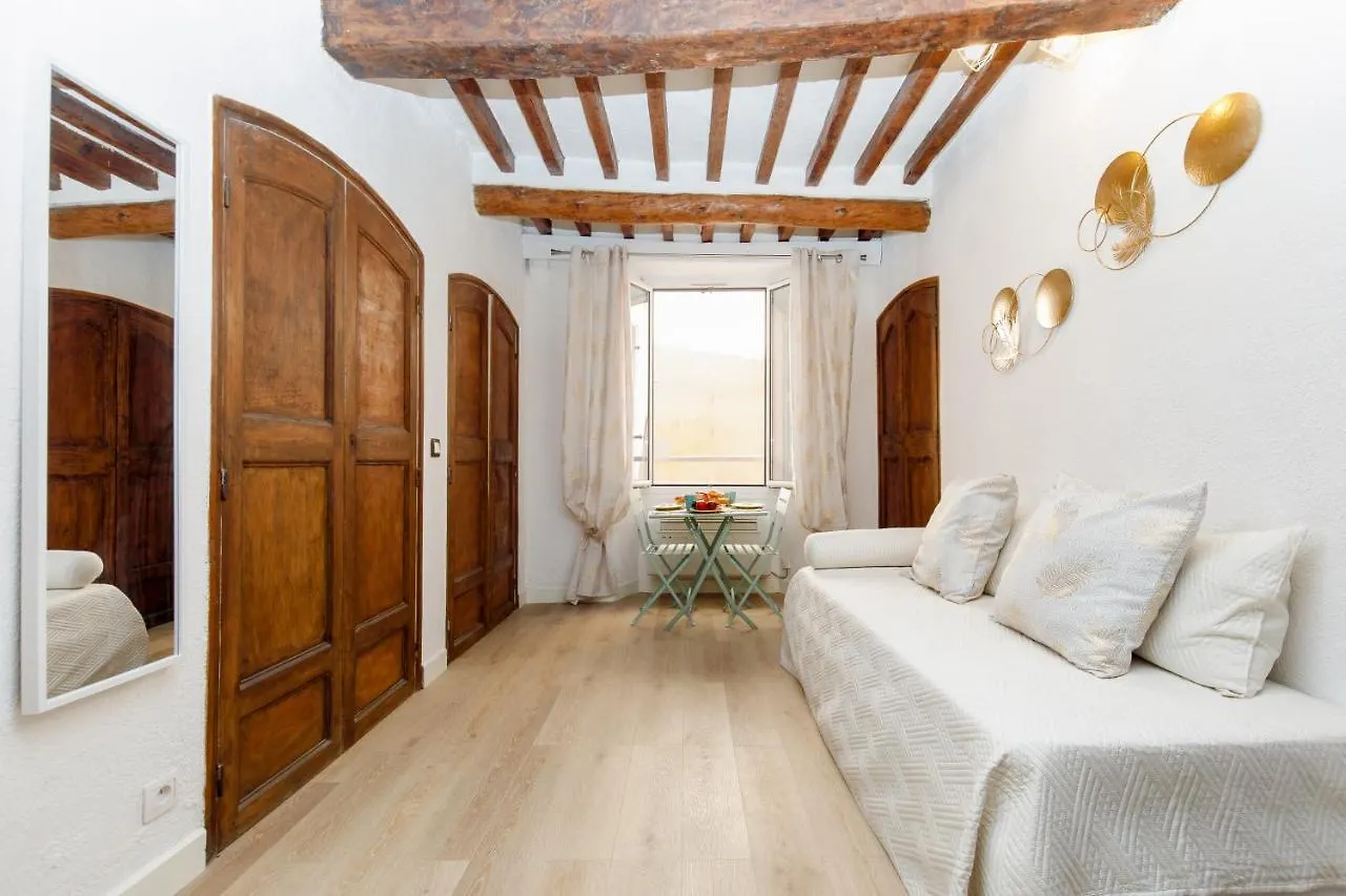 Panisse Yourhosthelper Cannes