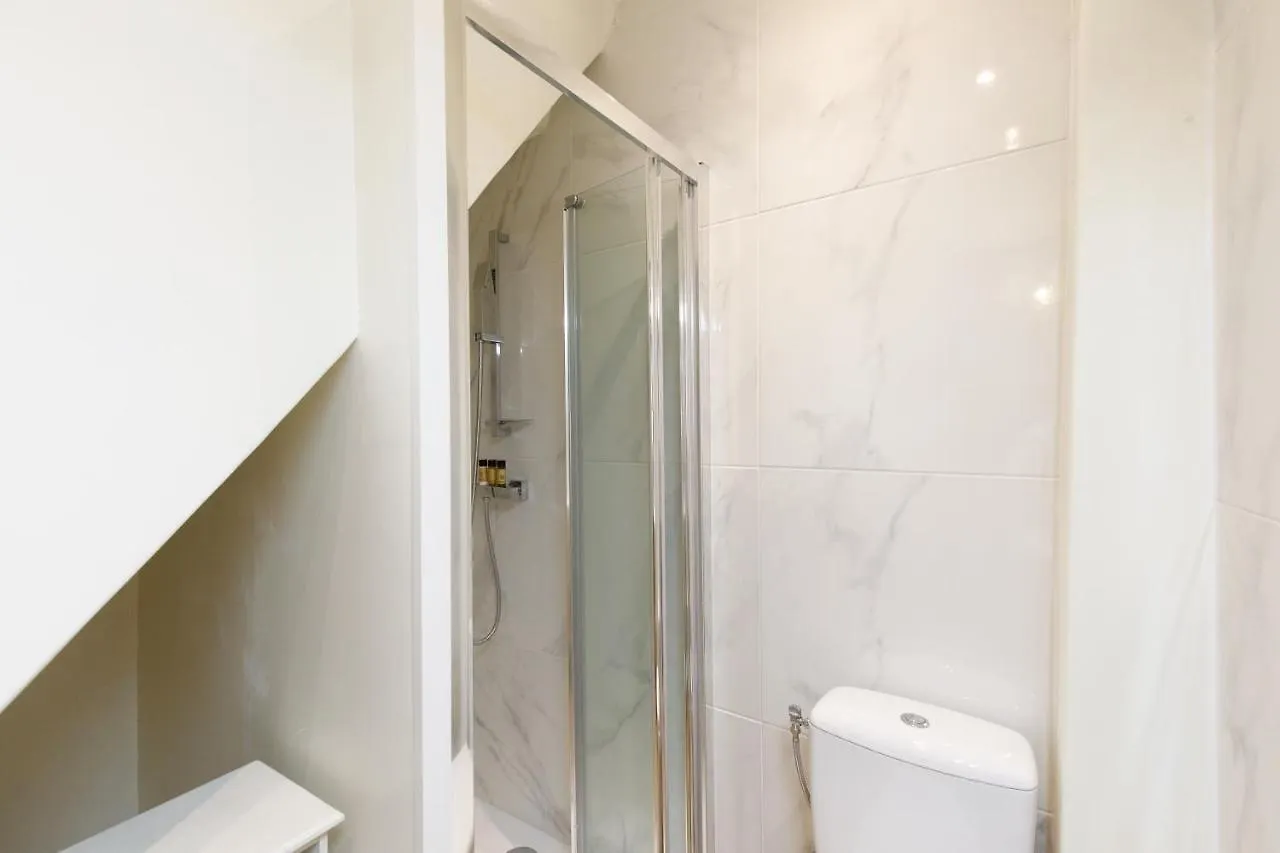 Panisse Yourhosthelper Cannes 0*,  France